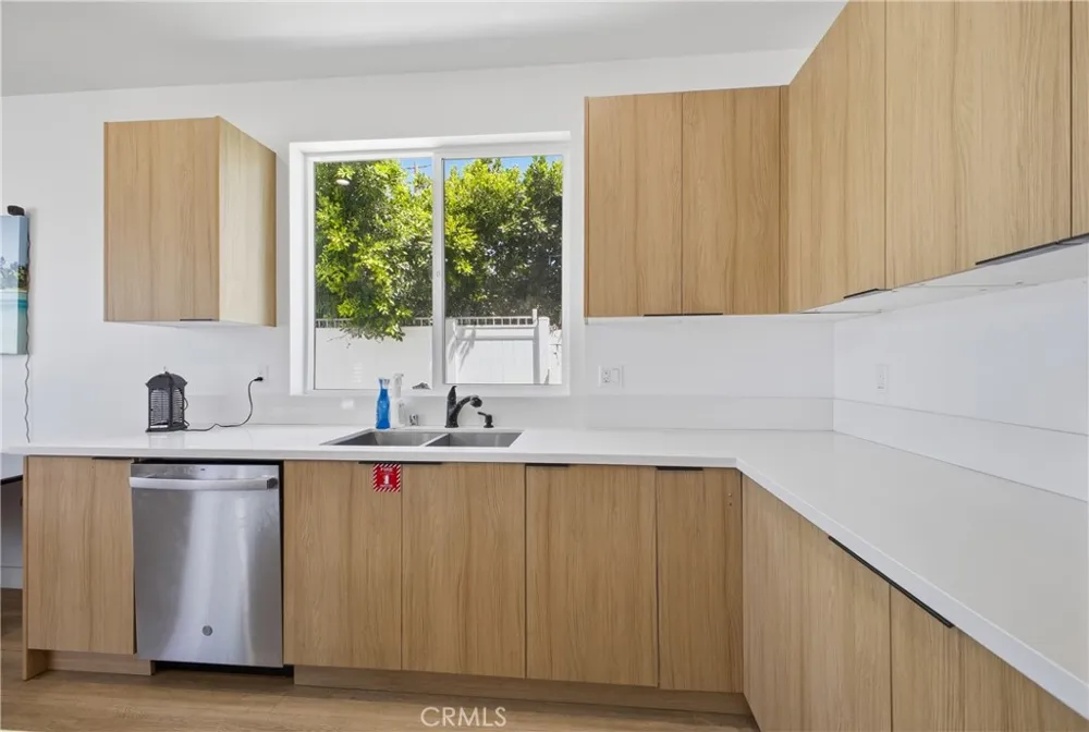 18853 Saticoy Street Reseda, CA 91335