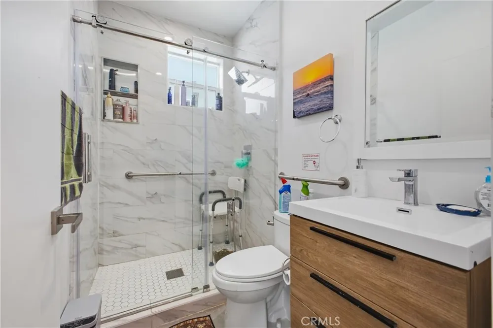 18853 Saticoy Street Reseda, CA 91335