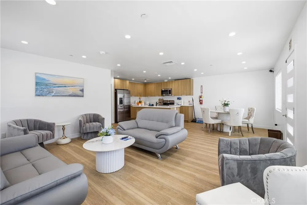 18853 Saticoy Street Reseda, CA 91335