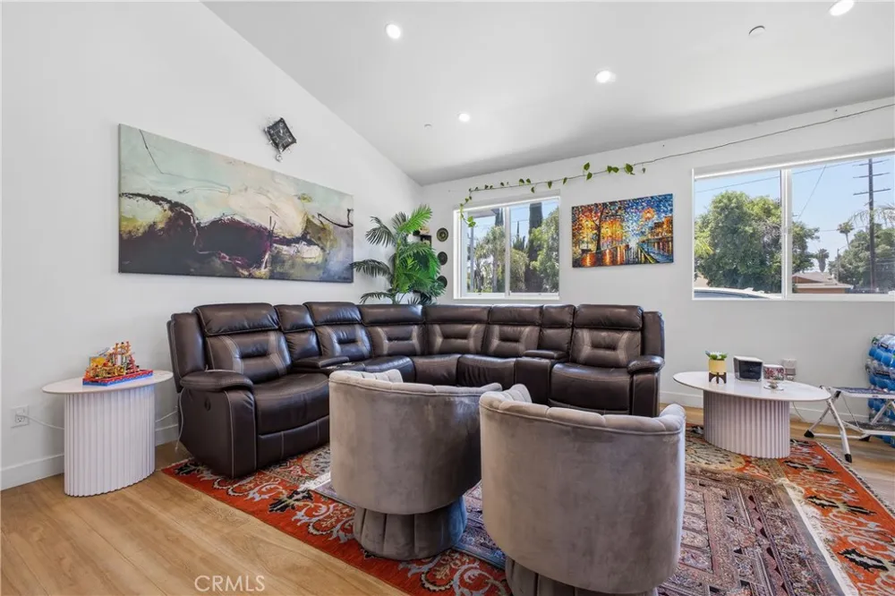 18853 Saticoy Street Reseda, CA 91335