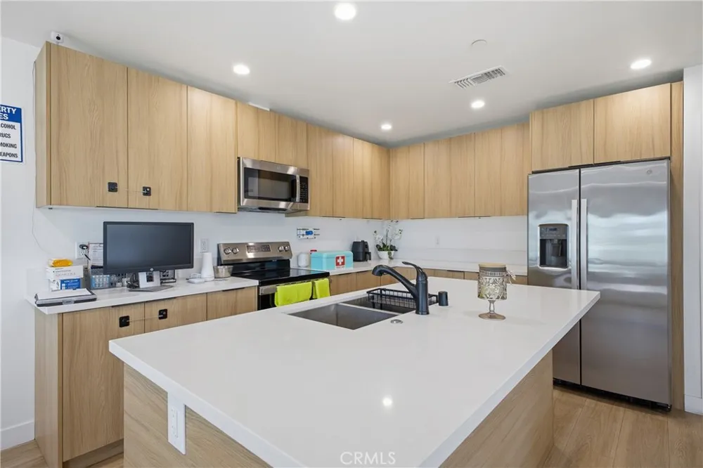 18853 Saticoy Street Reseda, CA 91335