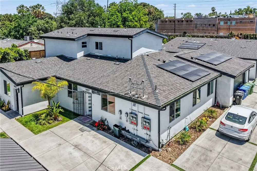 18853 Saticoy Street Reseda, CA 91335
