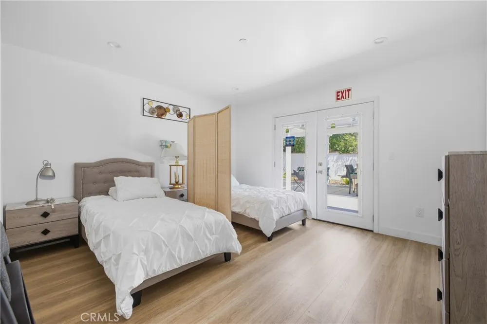 18853 Saticoy Street Reseda, CA 91335
