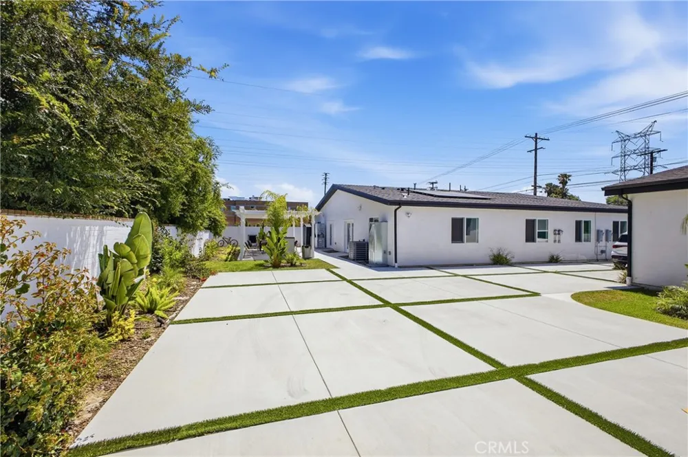 18853 Saticoy Street Reseda, CA 91335