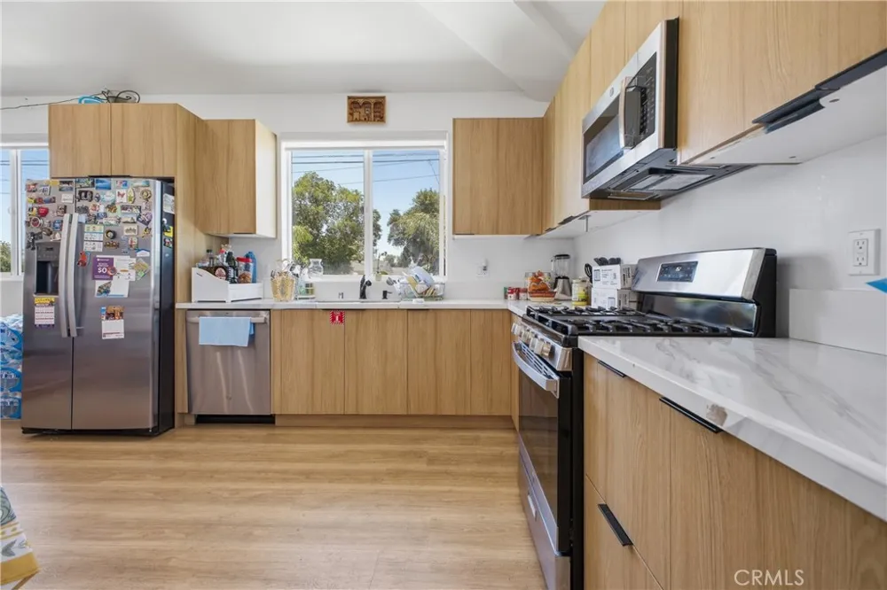 18853 Saticoy Street Reseda, CA 91335
