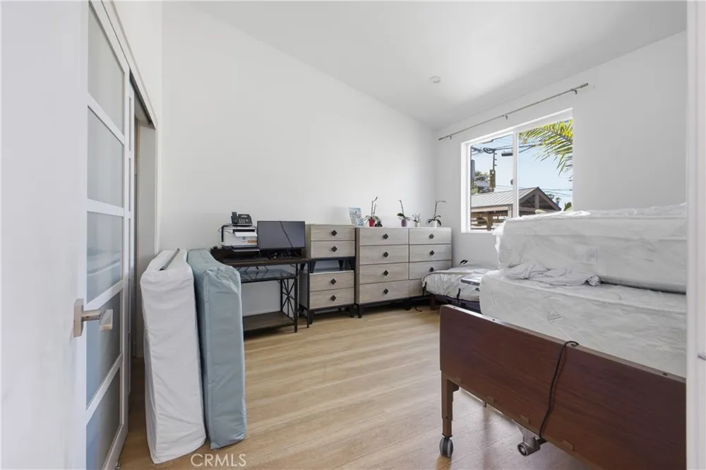 18853 Saticoy Street Reseda, CA 91335