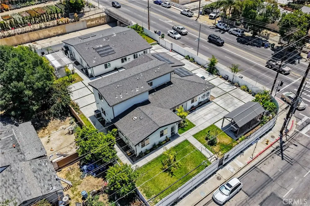 18853 Saticoy Street Reseda, CA 91335
