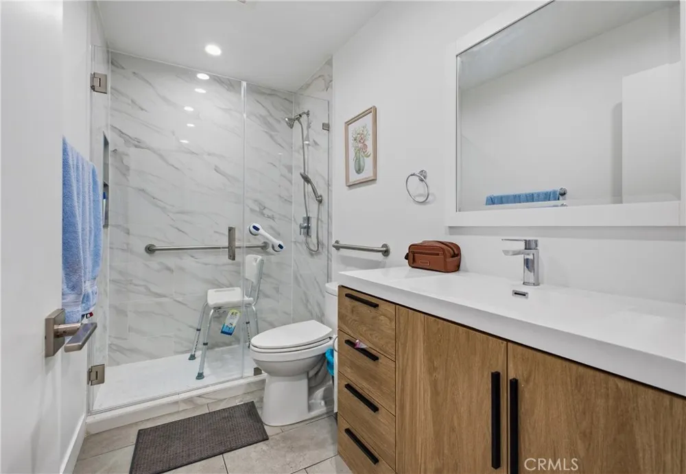18853 Saticoy Street Reseda, CA 91335
