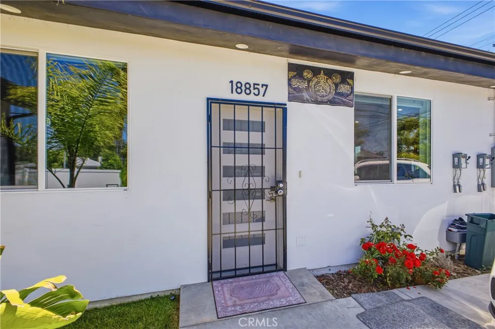 18853 Saticoy Street Reseda, CA 91335