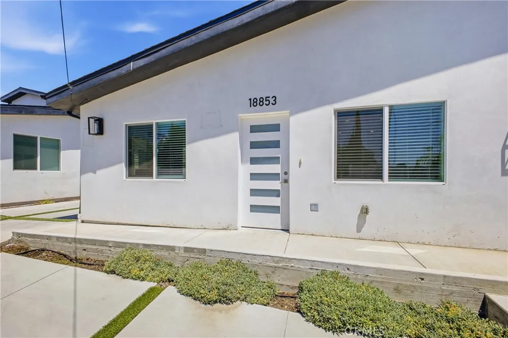 18853 Saticoy Street Reseda, CA 91335