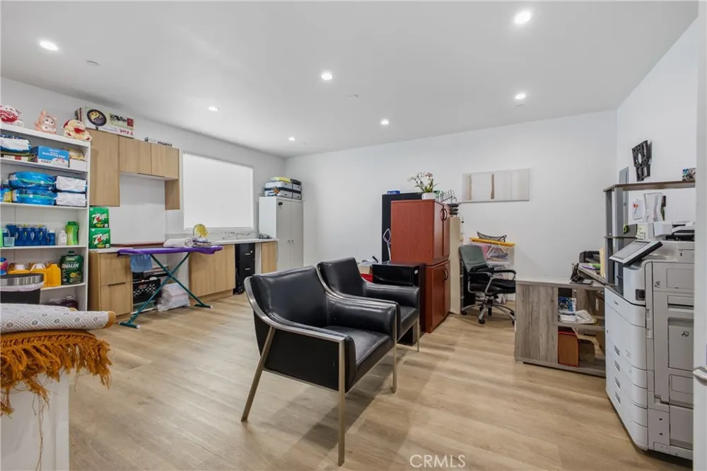 18853 Saticoy Street Reseda, CA 91335