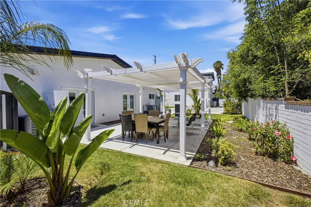 18853 Saticoy Street Reseda, CA 91335