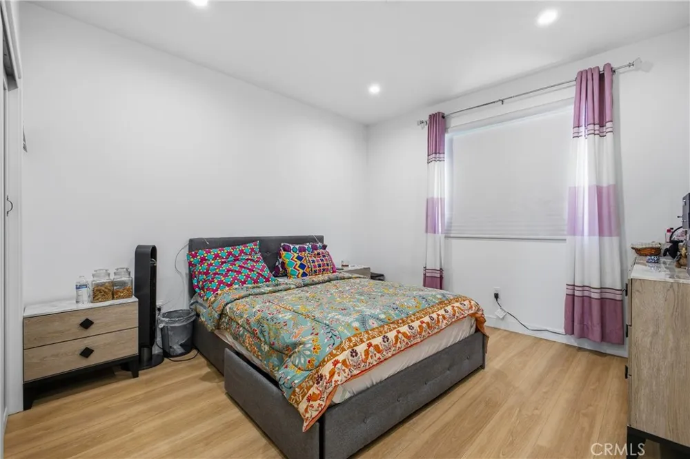 18853 Saticoy Street Reseda, CA 91335