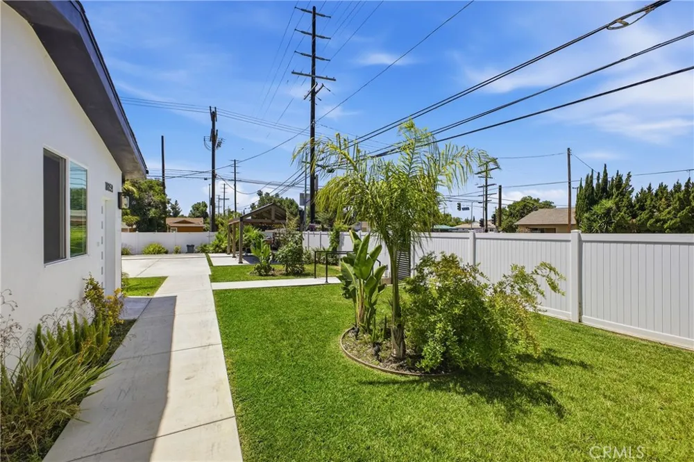 18853 Saticoy Street Reseda, CA 91335