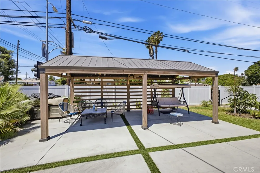 18853 Saticoy Street Reseda, CA 91335