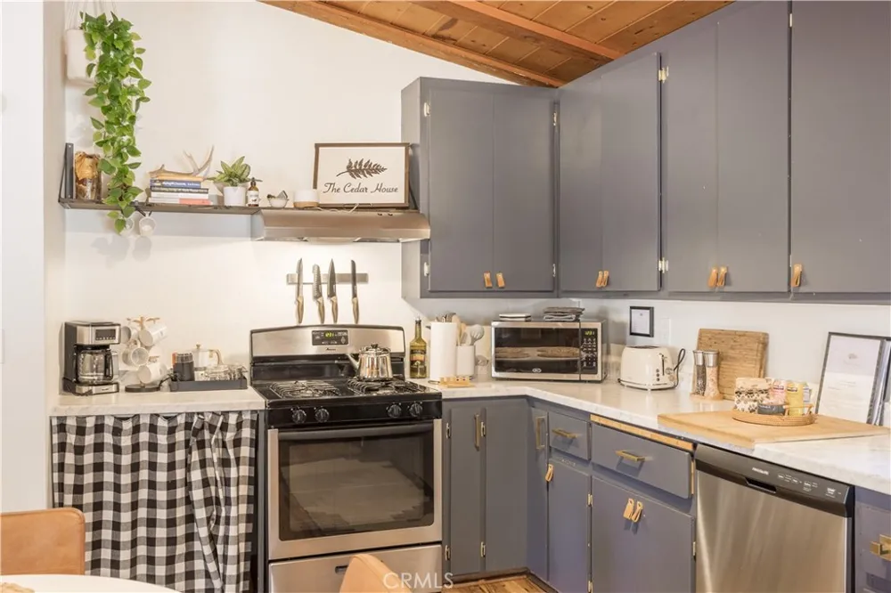 451 Cedar Lane Sugarloaf, CA 92386