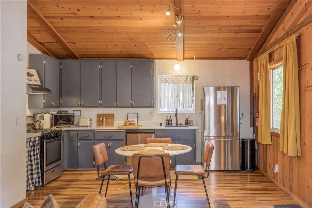 451 Cedar Lane Sugarloaf, CA 92386