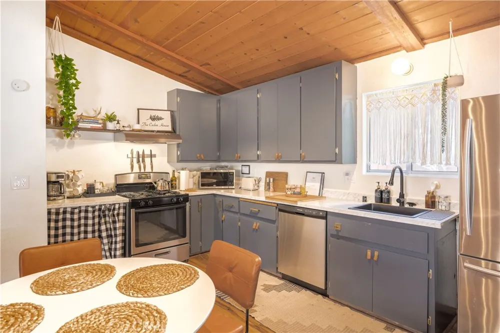 451 Cedar Lane Sugarloaf, CA 92386