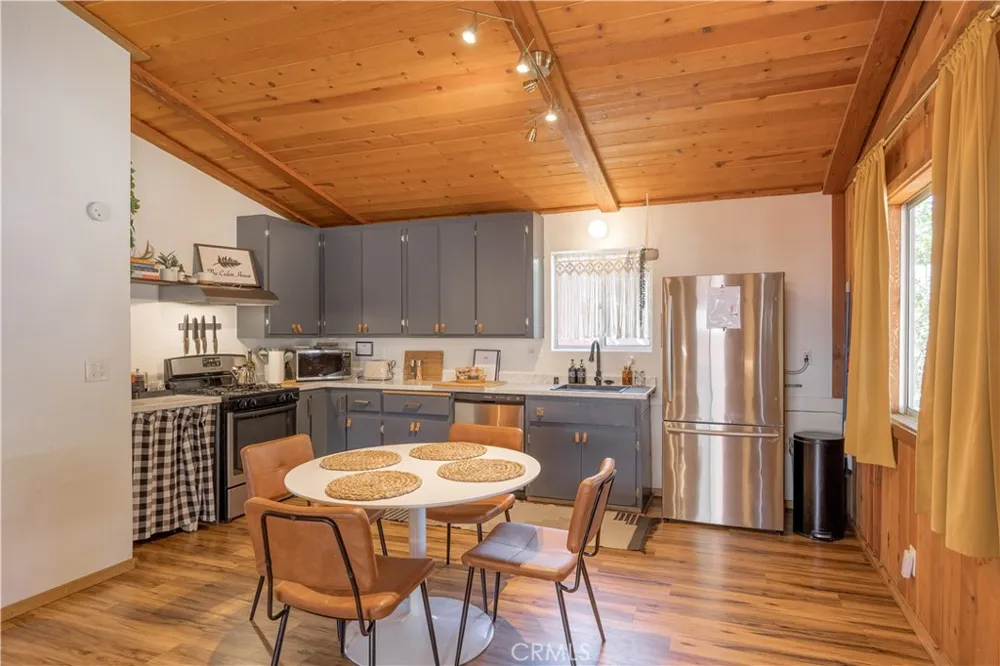 451 Cedar Lane Sugarloaf, CA 92386
