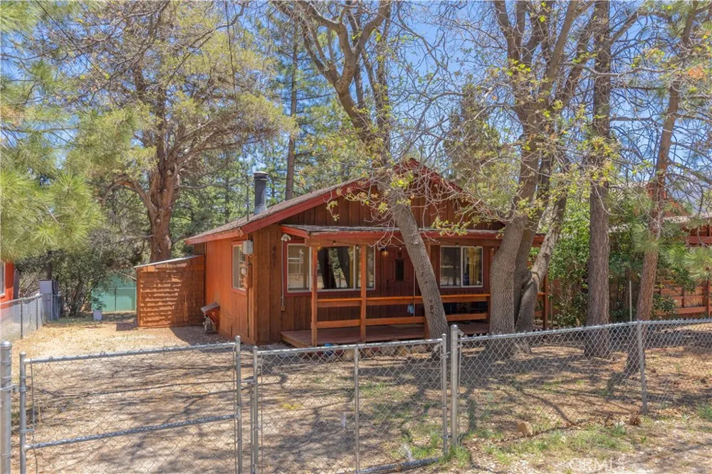 451 Cedar Lane Sugarloaf, CA 92386