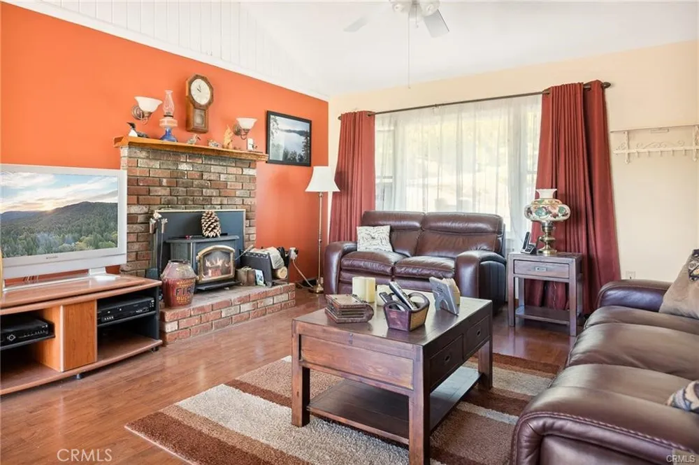 30400 Live Oak Running Springs, CA 92382