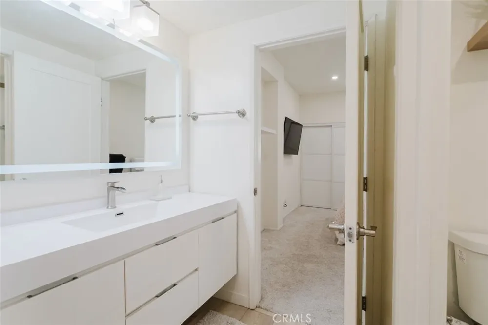 1305 Columbus Avenue #204 Glendale, CA 91202