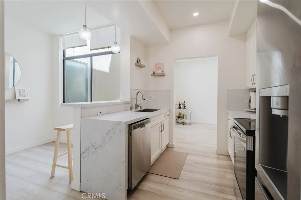 1305 Columbus Avenue #204 Glendale, CA 91202