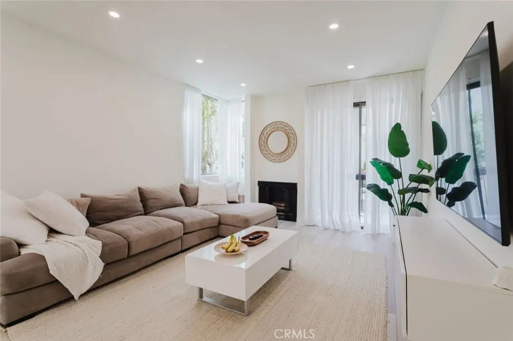1305 Columbus Avenue #204 Glendale, CA 91202