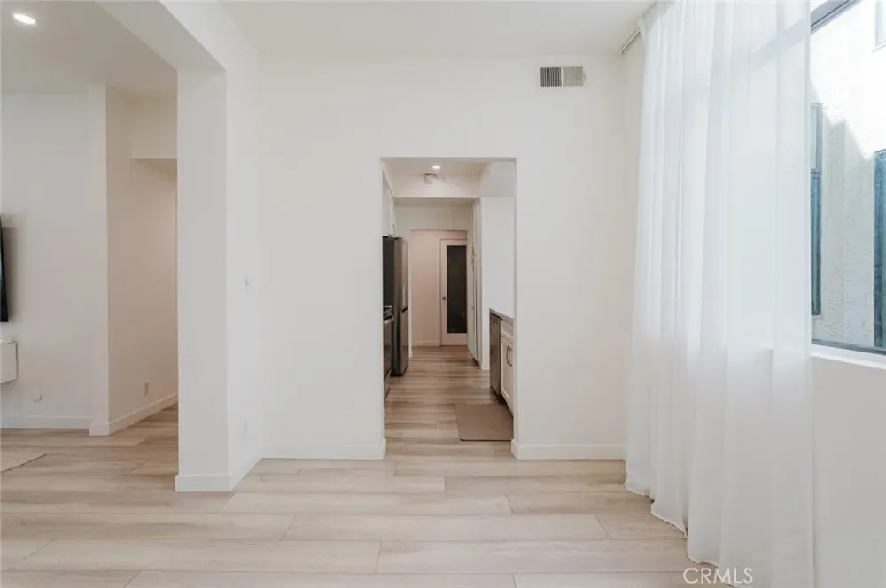1305 Columbus Avenue #204 Glendale, CA 91202