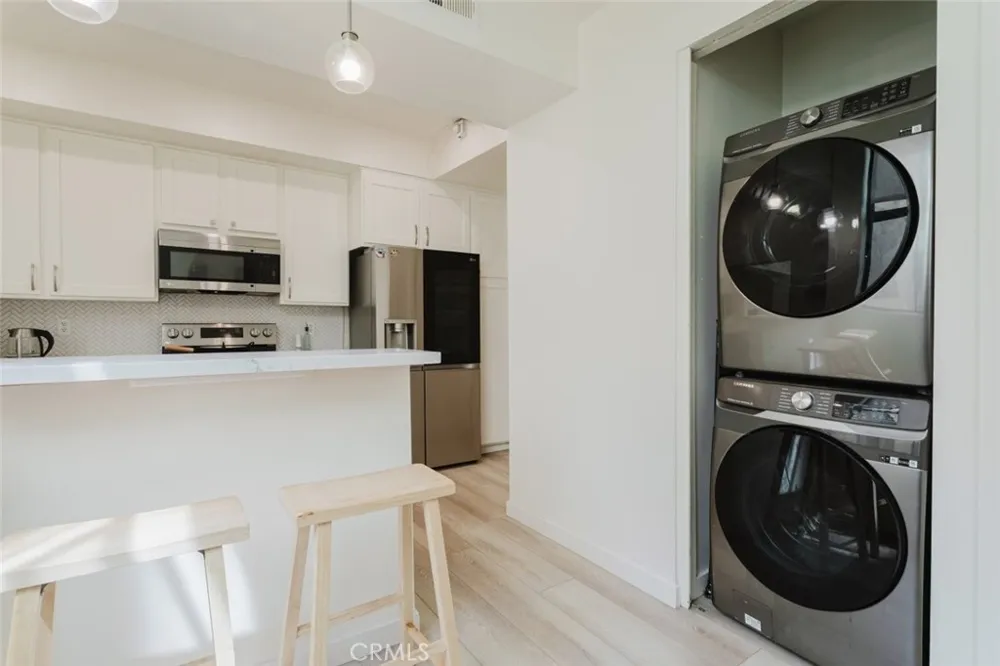 1305 Columbus Avenue #204 Glendale, CA 91202