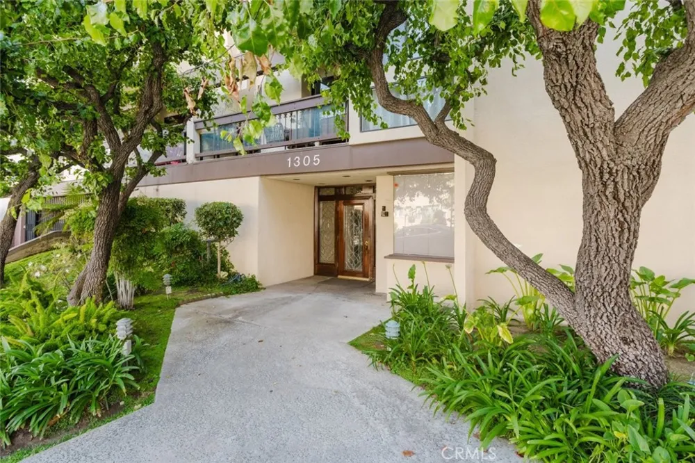 1305 Columbus Avenue #204 Glendale, CA 91202
