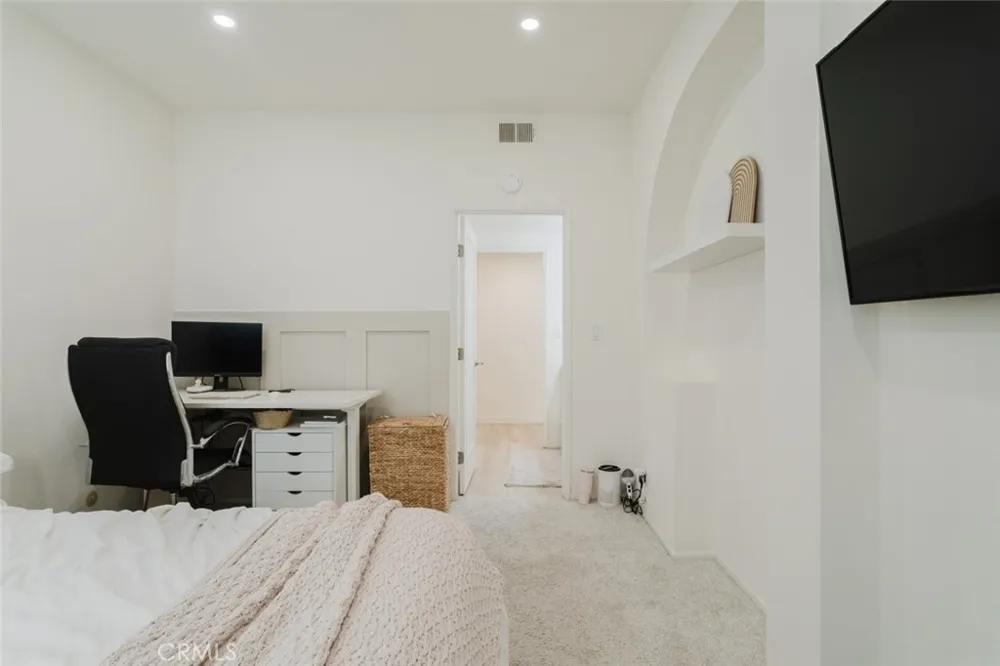 1305 Columbus Avenue #204 Glendale, CA 91202