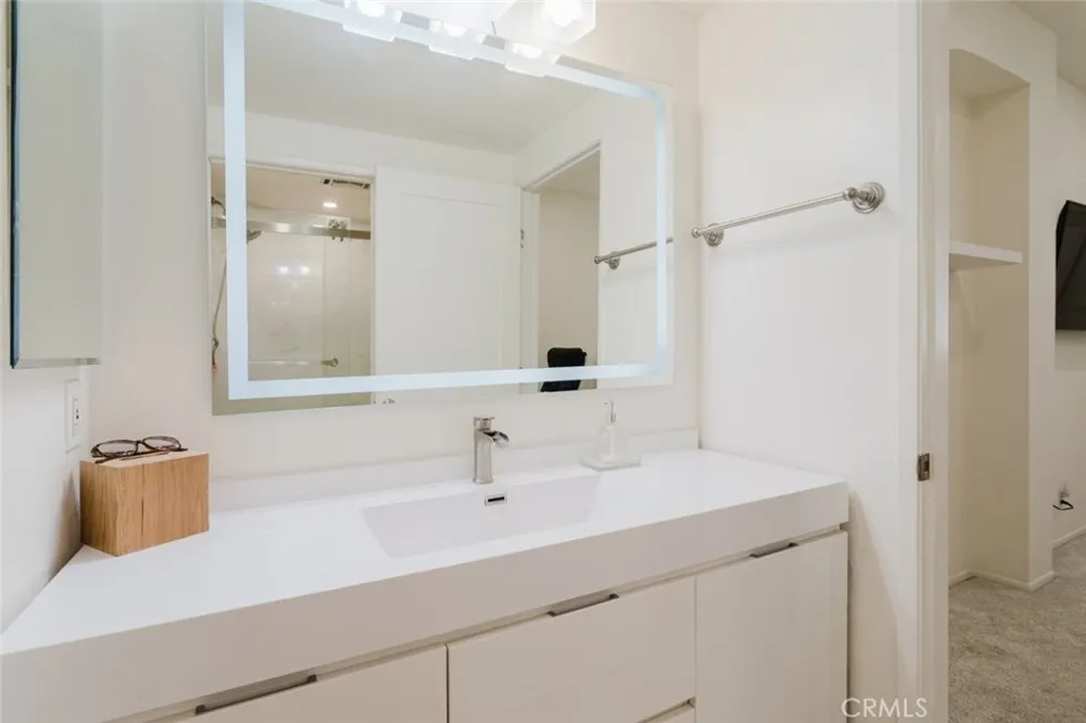 1305 Columbus Avenue #204 Glendale, CA 91202