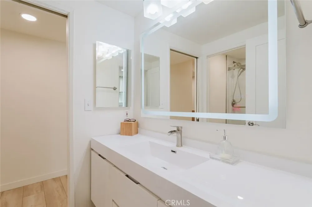 1305 Columbus Avenue #204 Glendale, CA 91202