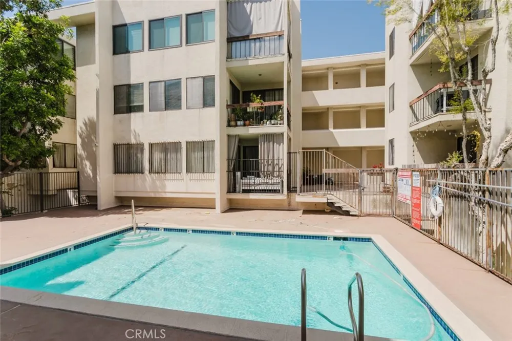 1305 Columbus Avenue #204 Glendale, CA 91202