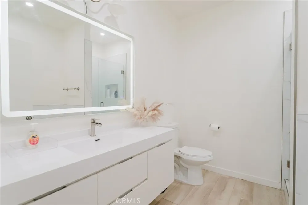 1305 Columbus Avenue #204 Glendale, CA 91202