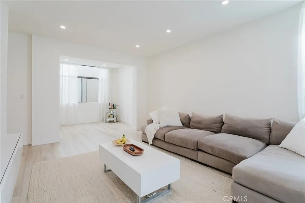 1305 Columbus Avenue #204 Glendale, CA 91202