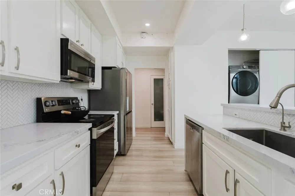 1305 Columbus Avenue #204 Glendale, CA 91202