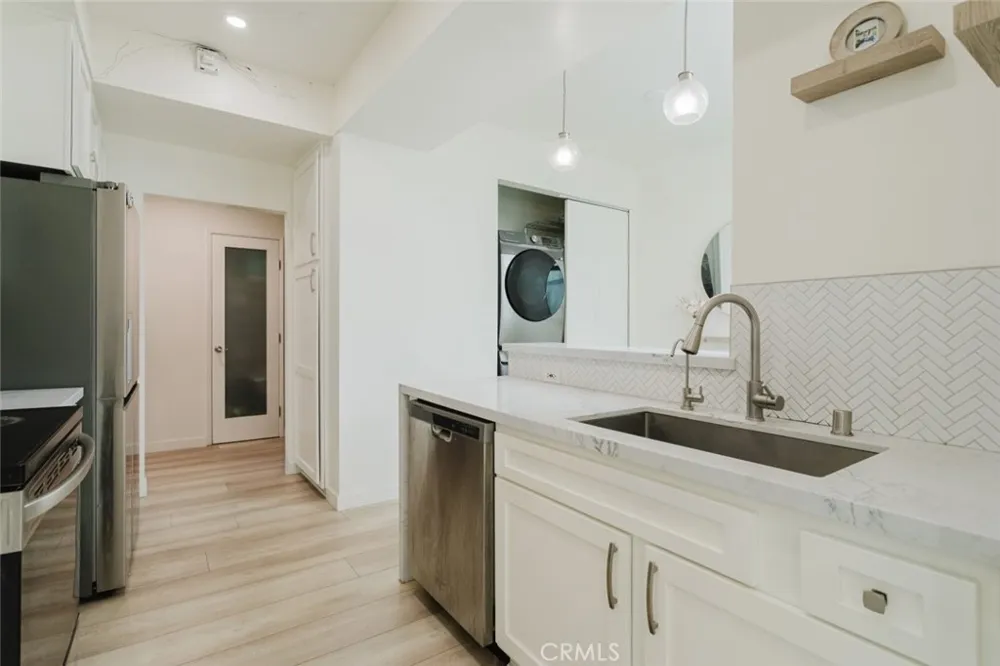 1305 Columbus Avenue #204 Glendale, CA 91202