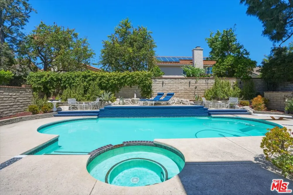 29061 Saddlebrook Drive Agoura Hills, CA 91301