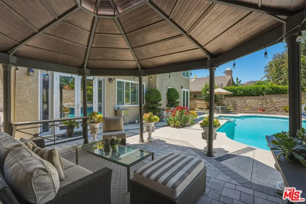 29061 Saddlebrook Drive Agoura Hills, CA 91301