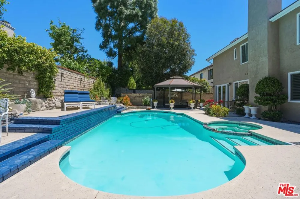 29061 Saddlebrook Drive Agoura Hills, CA 91301