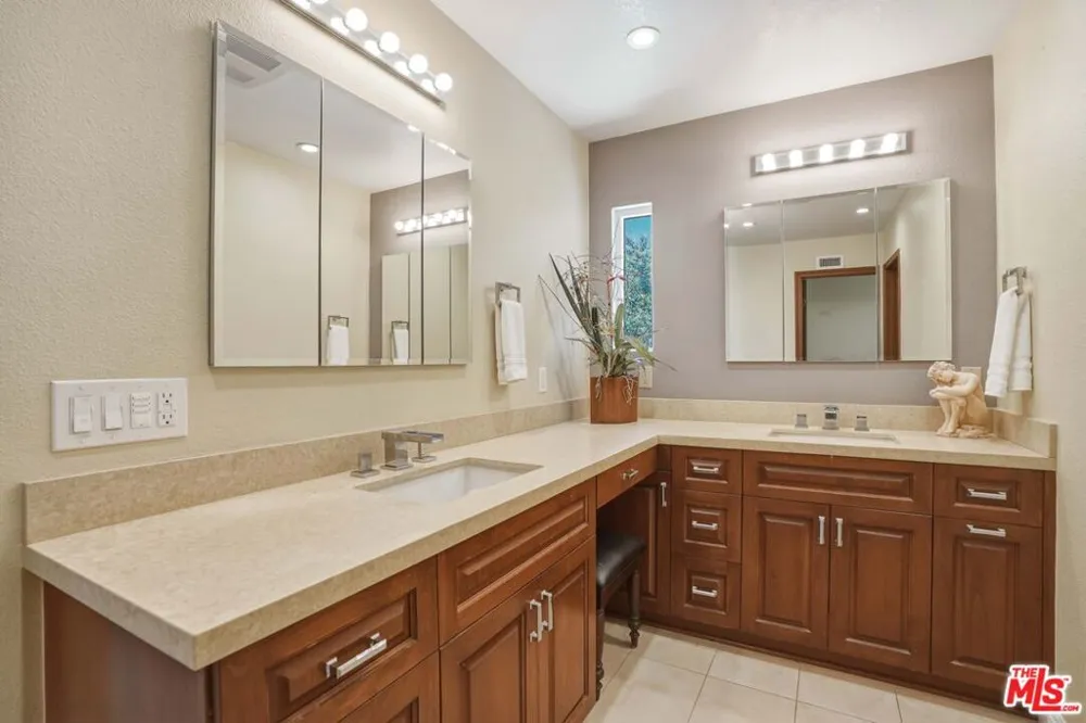 29061 Saddlebrook Drive Agoura Hills, CA 91301
