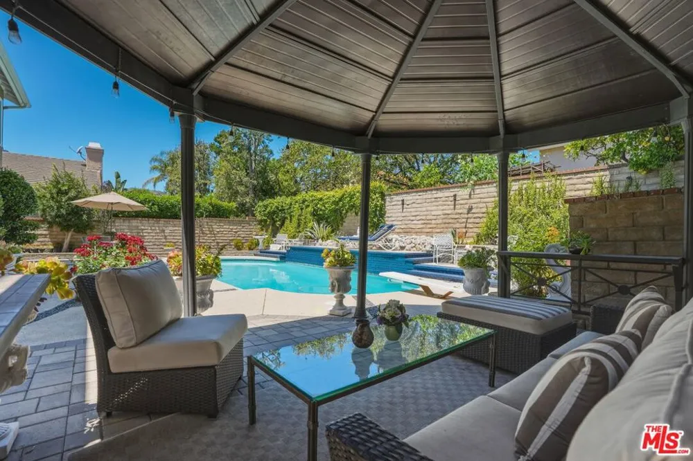 29061 Saddlebrook Drive Agoura Hills, CA 91301