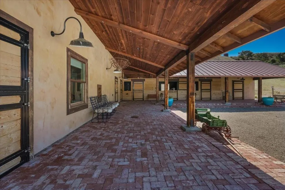 2727 Thomas Road Hollister, CA 95023