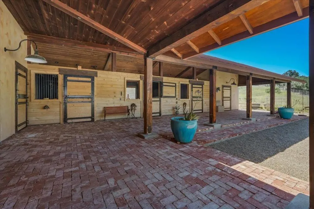 2727 Thomas Road Hollister, CA 95023