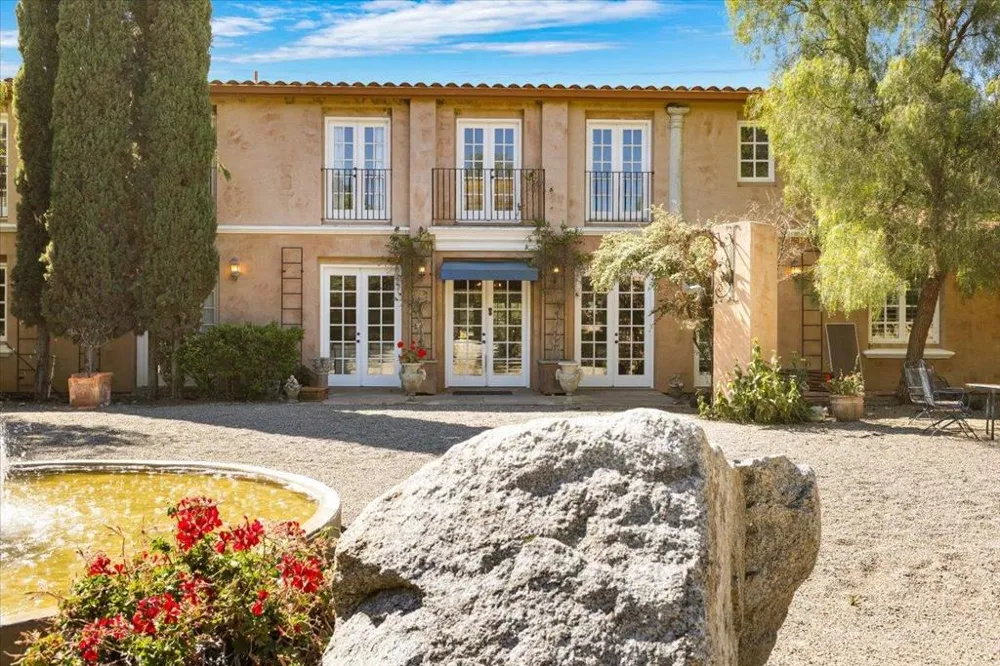 2727 Thomas Road Hollister, CA 95023