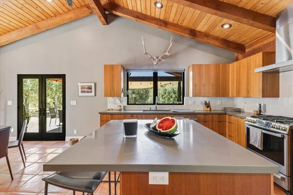 2727 Thomas Road Hollister, CA 95023