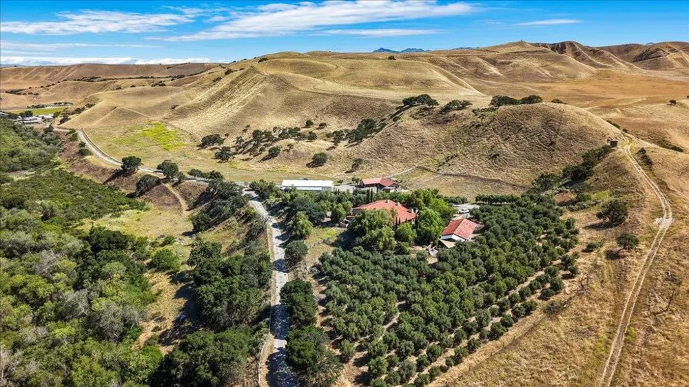 2727 Thomas Road Hollister, CA 95023