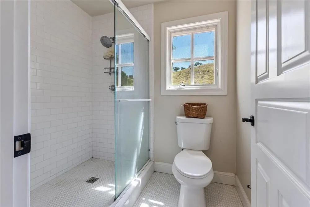 2727 Thomas Road Hollister, CA 95023